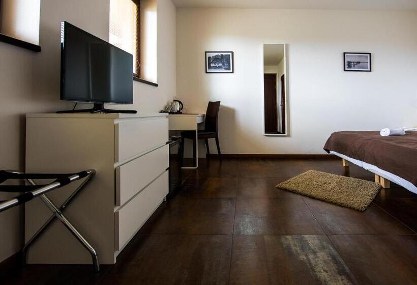 펜션 Restaurace&rooms Na Jitrách