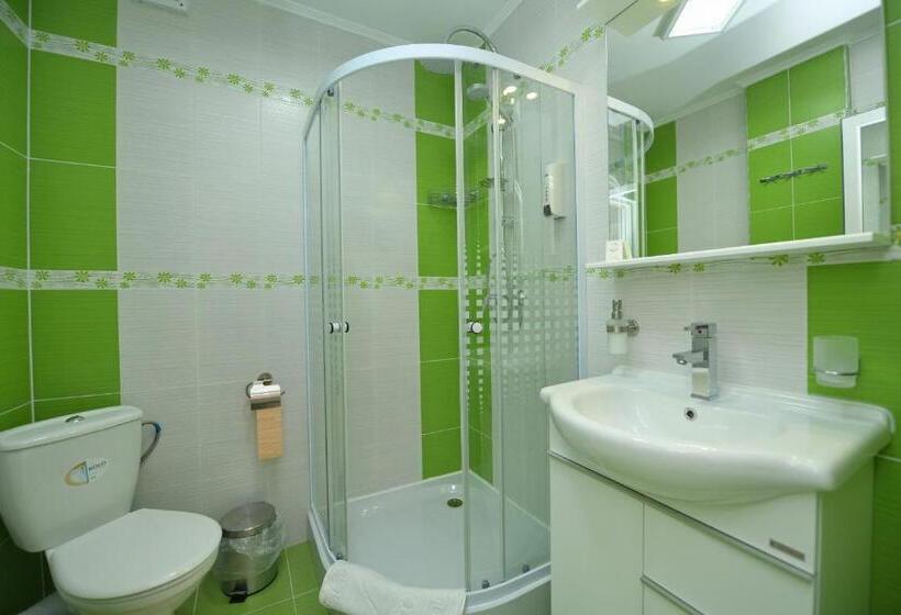 פנסיון Trident