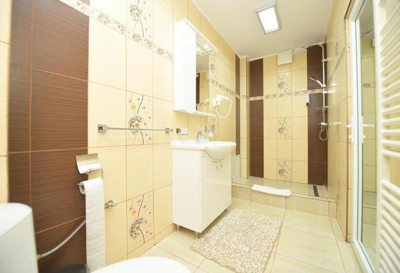 פנסיון Trident