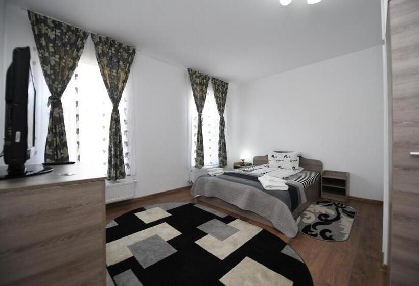 פנסיון Trident