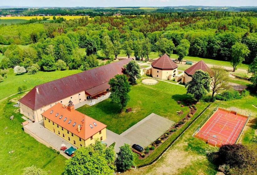 펜션 Zámecký Dvůr černousy