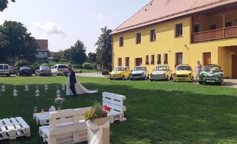 펜션 Zámecký Dvůr černousy