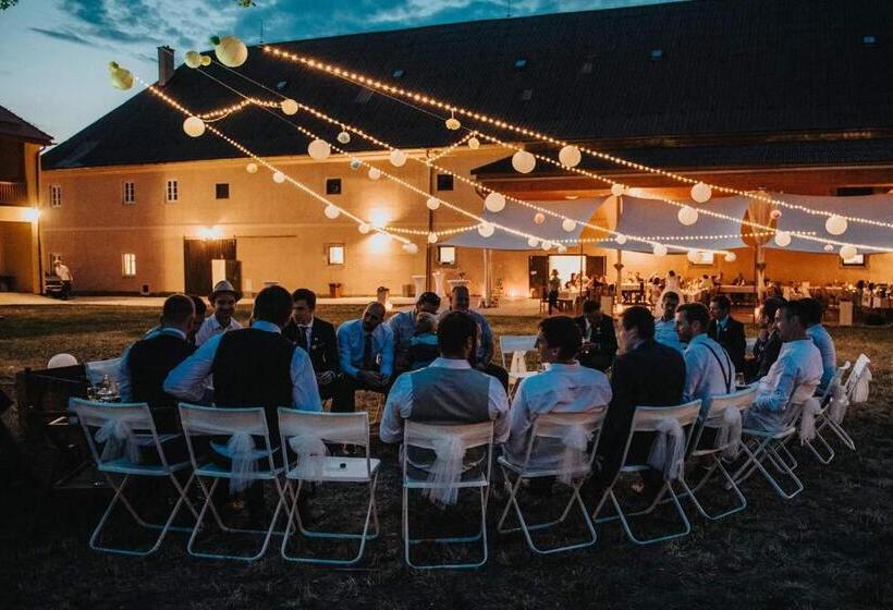 펜션 Zámecký Dvůr černousy