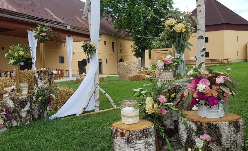 펜션 Zámecký Dvůr černousy