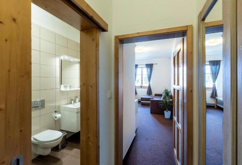 펜션 Zámecký Dvůr černousy