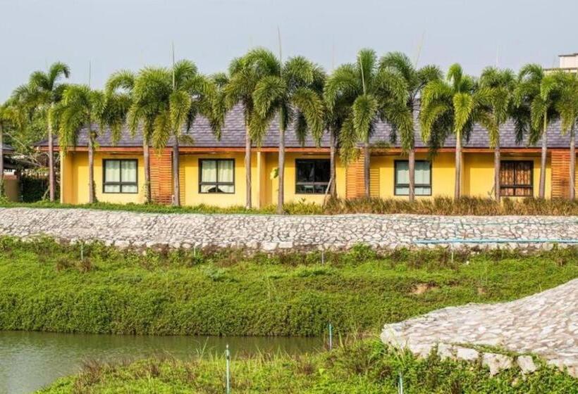 Prew Lom Chom Nam Resort