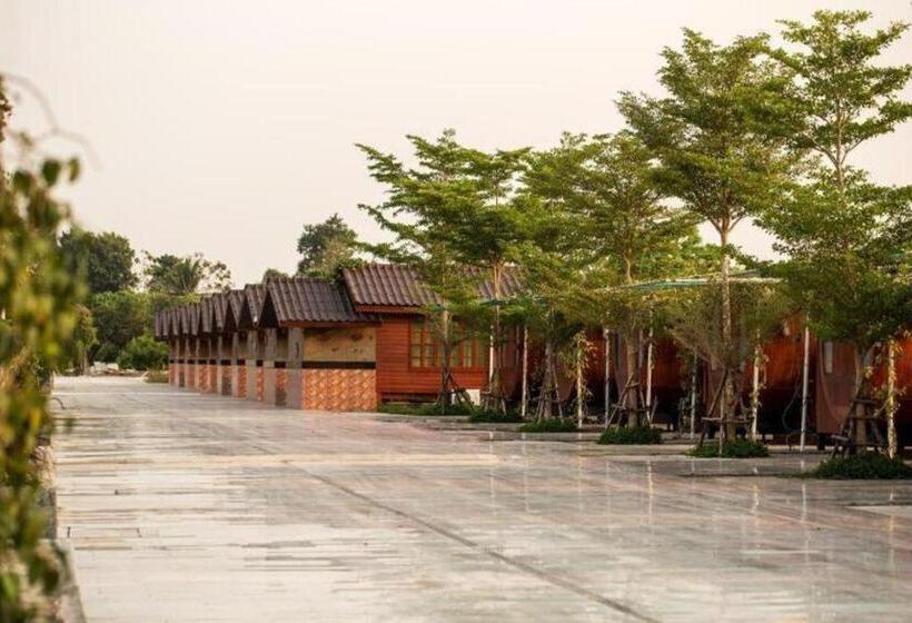 Prew Lom Chom Nam Resort