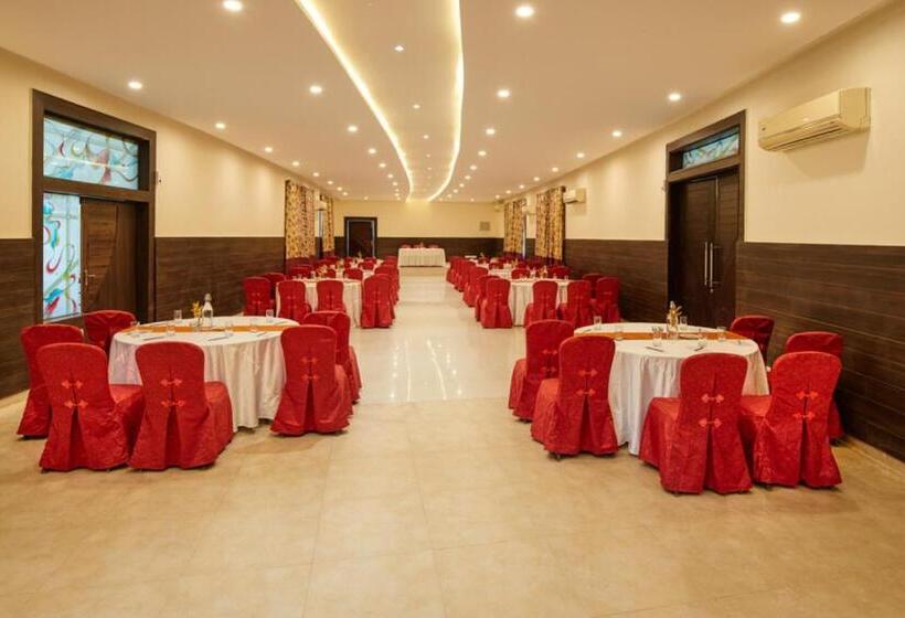 منتجع Sterling Palavelli Godavari