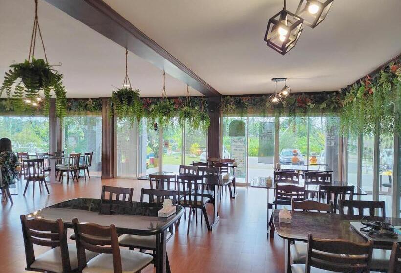 אתר נופש Tara Spa Ratchaburi