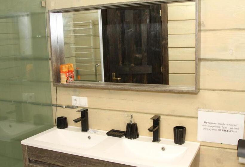 ユースホステル Berloga Sinevir