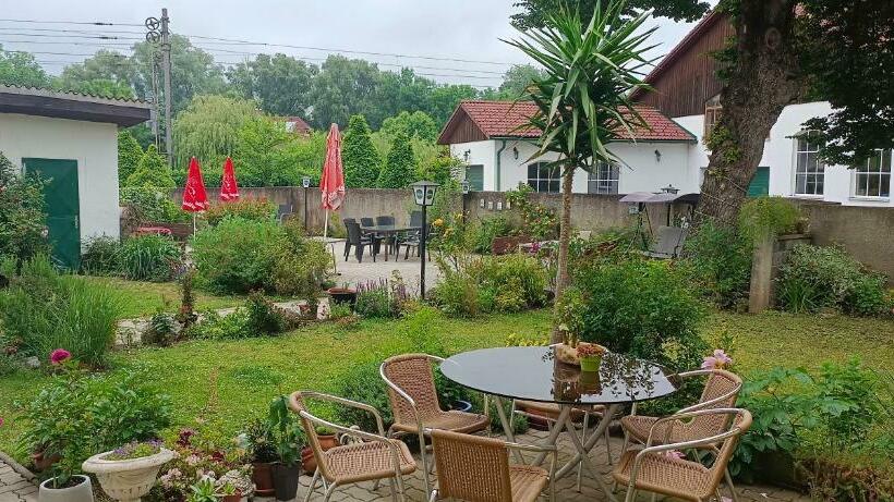 הוסטל Gasthaus Schwarzer Adler