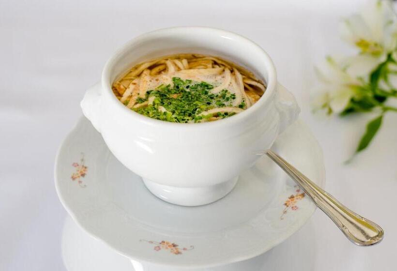 فندق صغير Gasthof   Restaurant Bernthaler