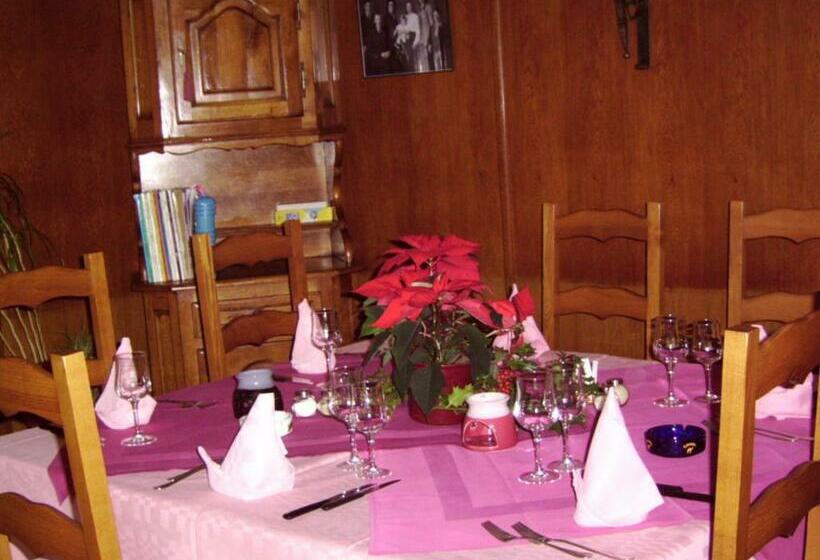 הוסטל Logis De La Licorne