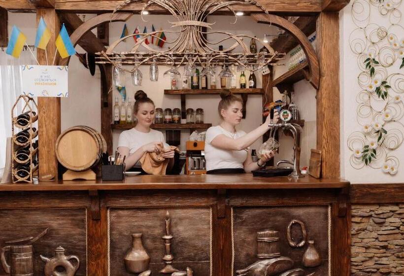 هاستل Oksamit Resort