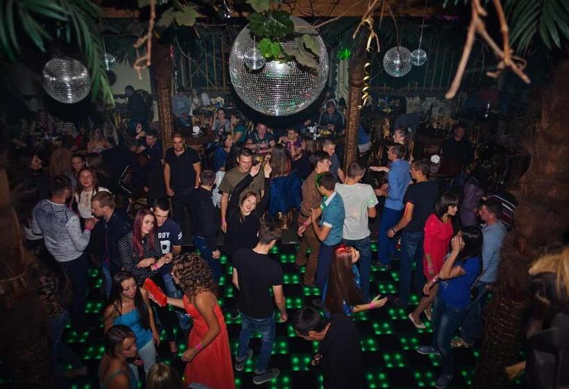 هتل туристично розважальний комплекс стіжок