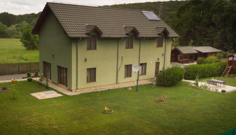 Отель Agropensiunea Cetatuia