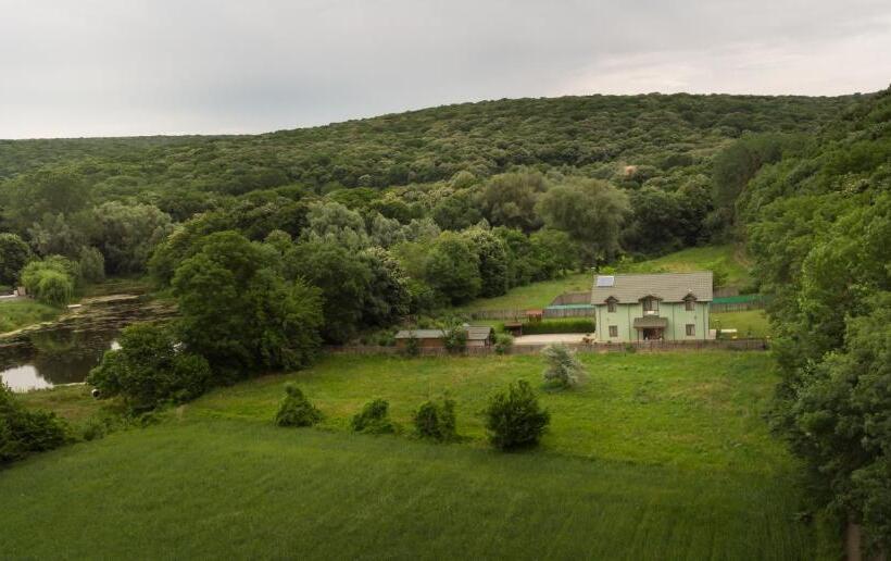 Отель Agropensiunea Cetatuia