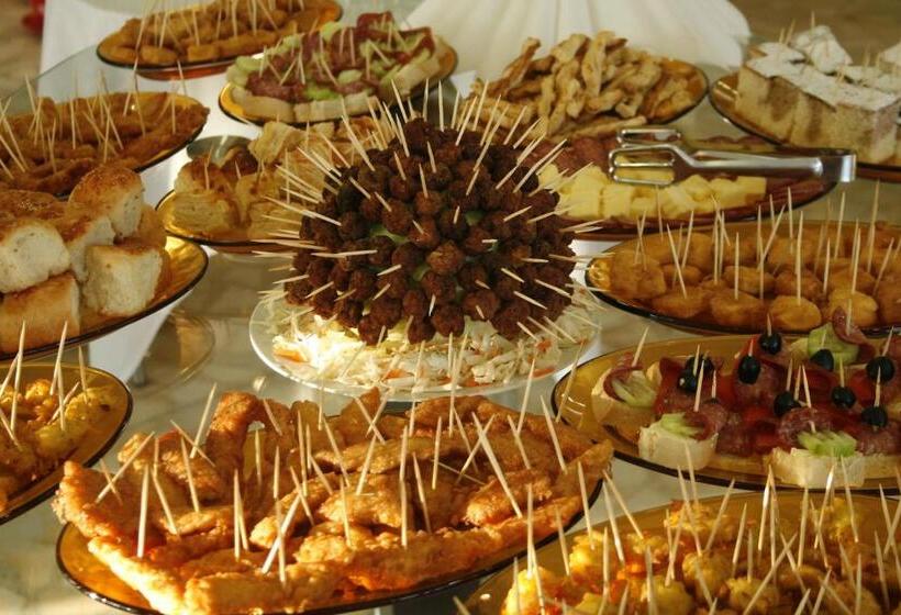 فندق Armira Family