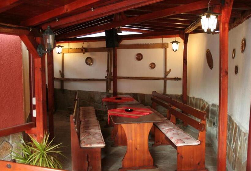 فندق Armira Family