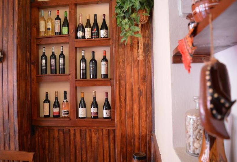 فندق Armira Family