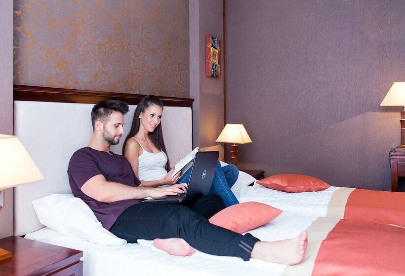 בית מלון כפרי Colosseum