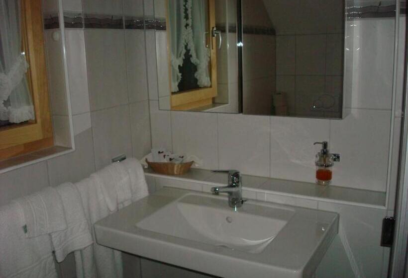 ホテル Gasthof Kreuz