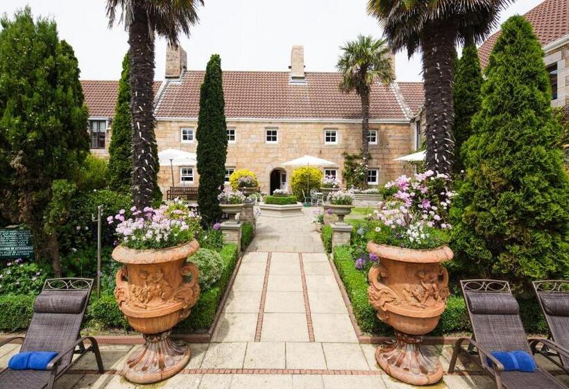 هتل Greenhills Country