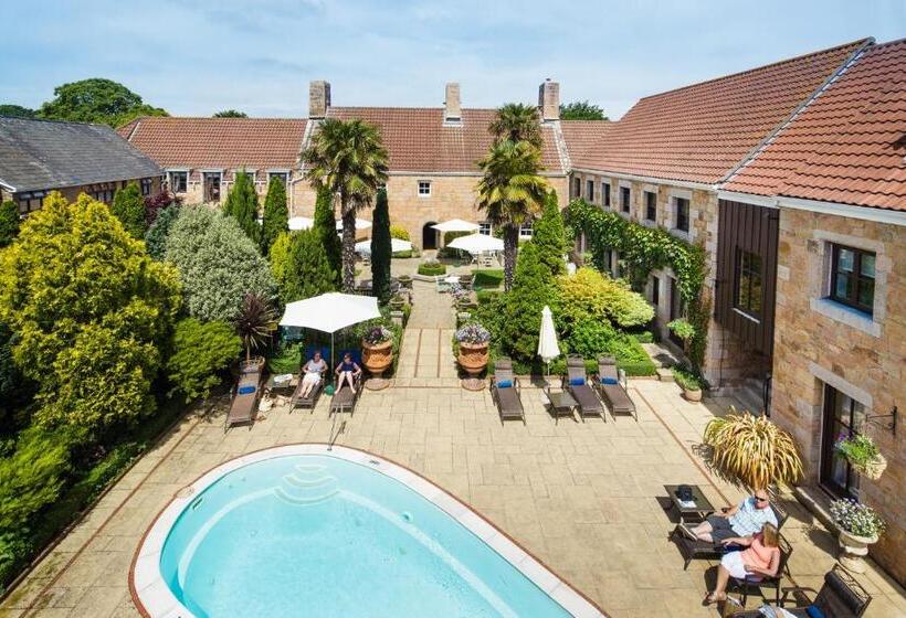 هتل Greenhills Country