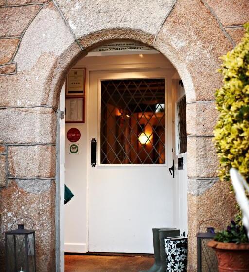 هتل Greenhills Country