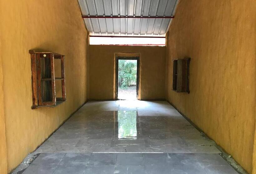 호텔 Kamp Kamouflage Kanha