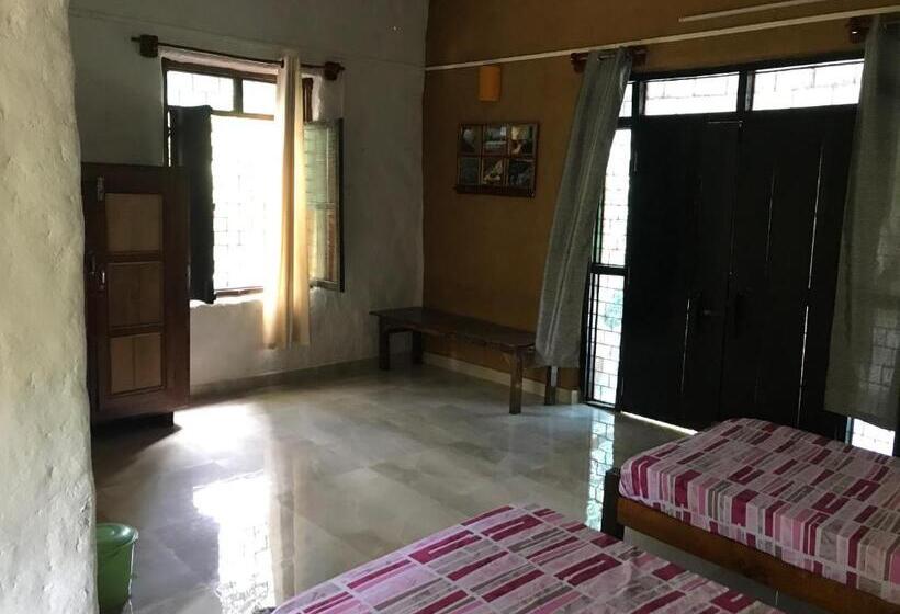 호텔 Kamp Kamouflage Kanha