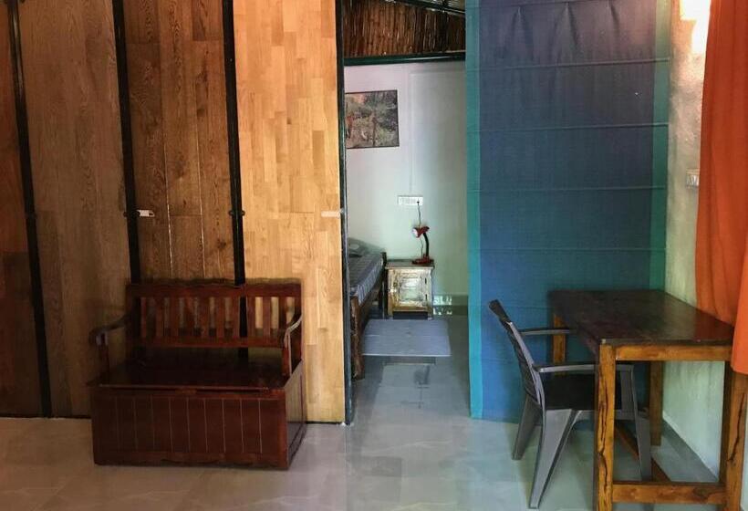 호텔 Kamp Kamouflage Kanha