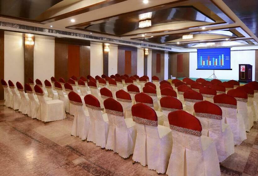 فندق Keshav Clarks Inn Gadag