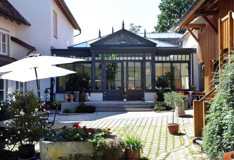 Отель Landgasthof Zum Schwarzen Adler