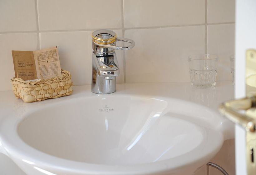 Отель Landgasthof Zum Schwarzen Adler