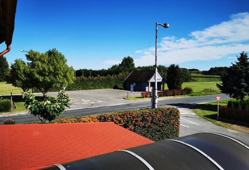 호텔 Patyi étterem és