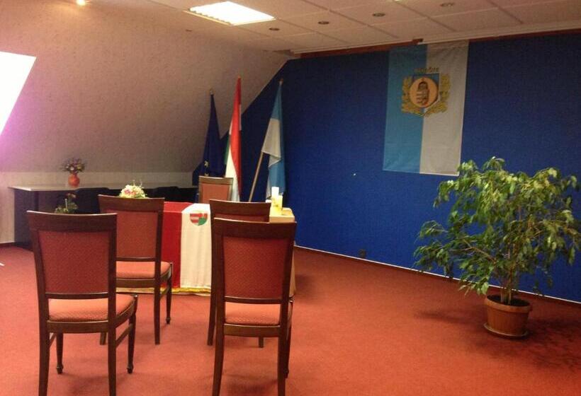 호텔 Patyi étterem és