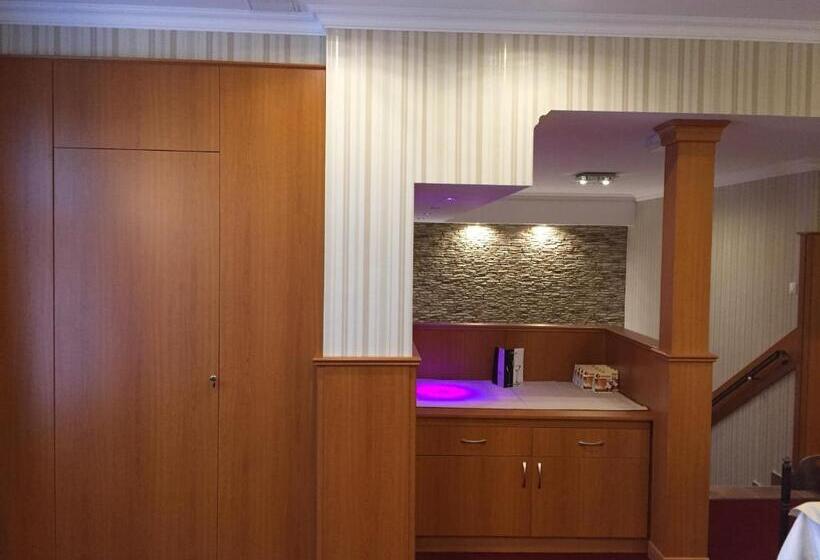 호텔 Patyi étterem és