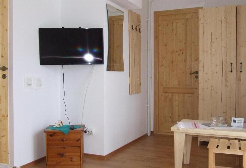 Отель Pensiunea Agroturistica Ioana