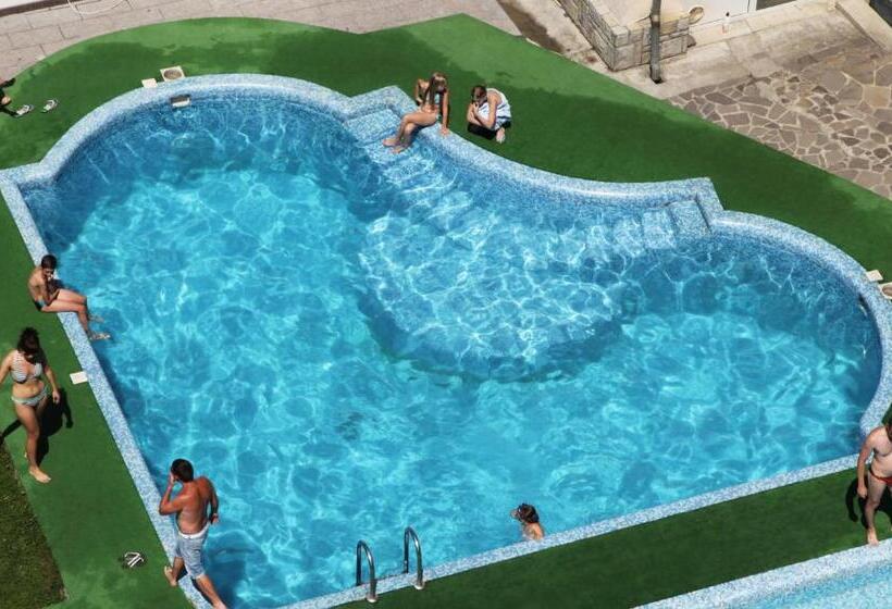 فندق Resort&spa Kamelot