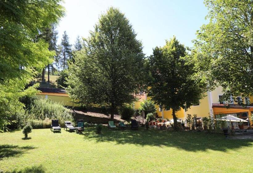 Отель Schlossresidenz Heitzenhofen