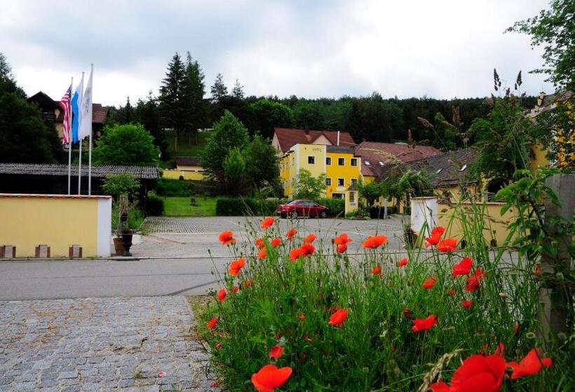 Отель Schlossresidenz Heitzenhofen