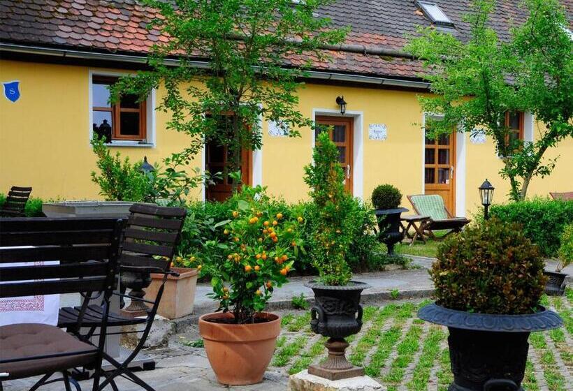 Отель Schlossresidenz Heitzenhofen