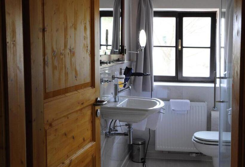 Отель Schlossresidenz Heitzenhofen