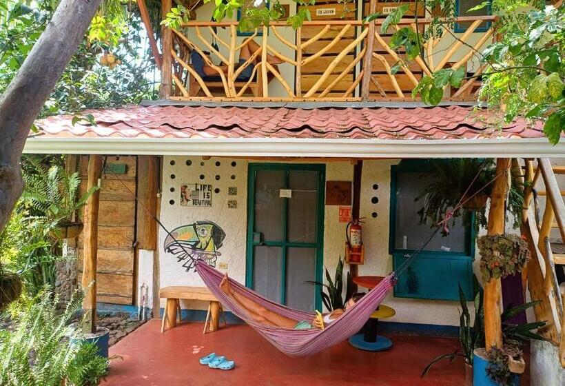 La Urraca Loca Hostel