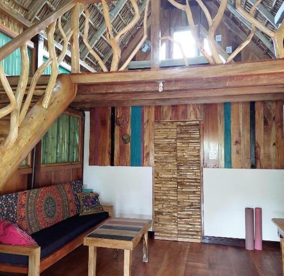 La Urraca Loca Hostel