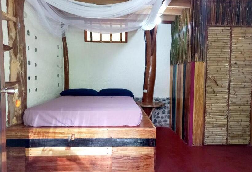 La Urraca Loca Hostel