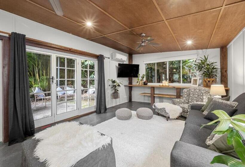 Mavis's Cabins @ Mt Warning