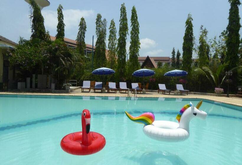 Oasis Garden & Pool Villa At Vip Resort