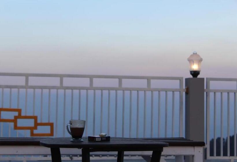 بنسيون Bromo Otix Guest House